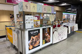 【アミュプラザ小倉】西館1階 コンコース(館外)