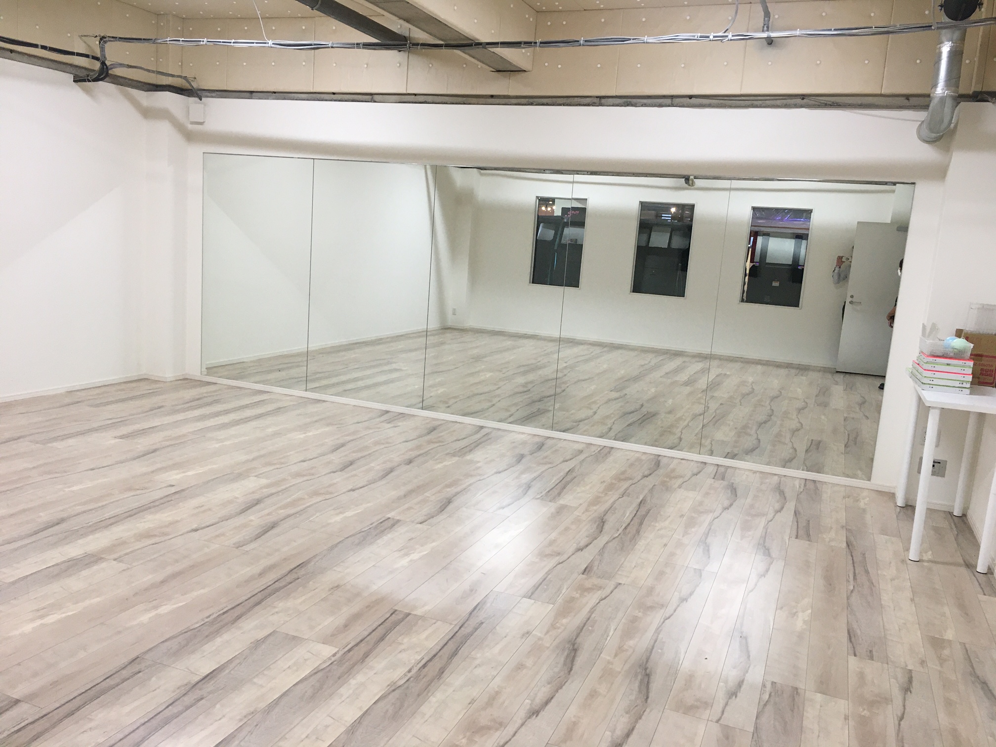 【沼津ラクーン】沼津駅から2分！ワークショップや撮影会におすすめ！白壁で清潔感あるダンスホールのイベントスペース