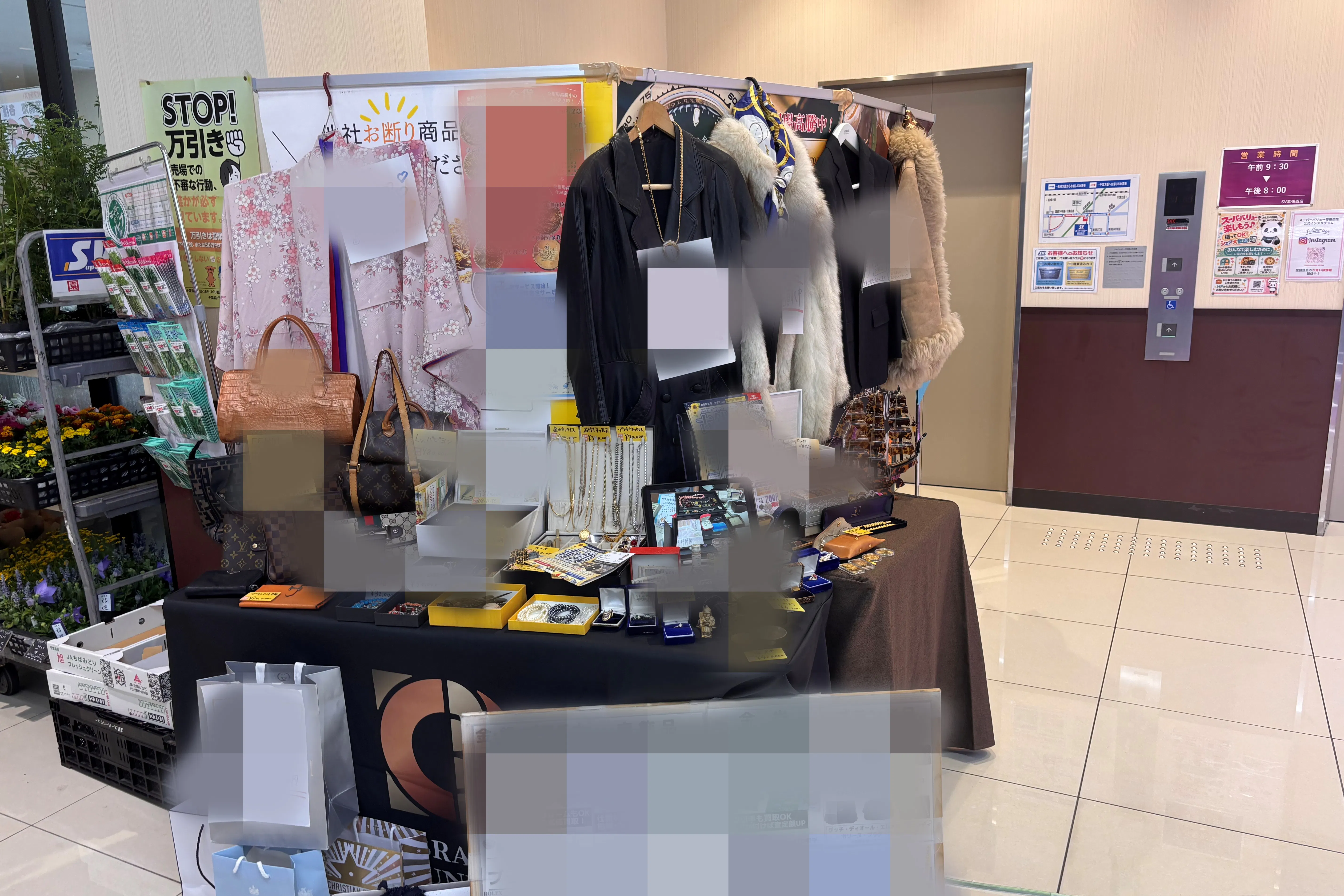 【スーパーバリュー 幕張西店】入口横 各種プロモーション、会員獲得イベントに最適なスーパーマーケットの屋内催事イベントスペース