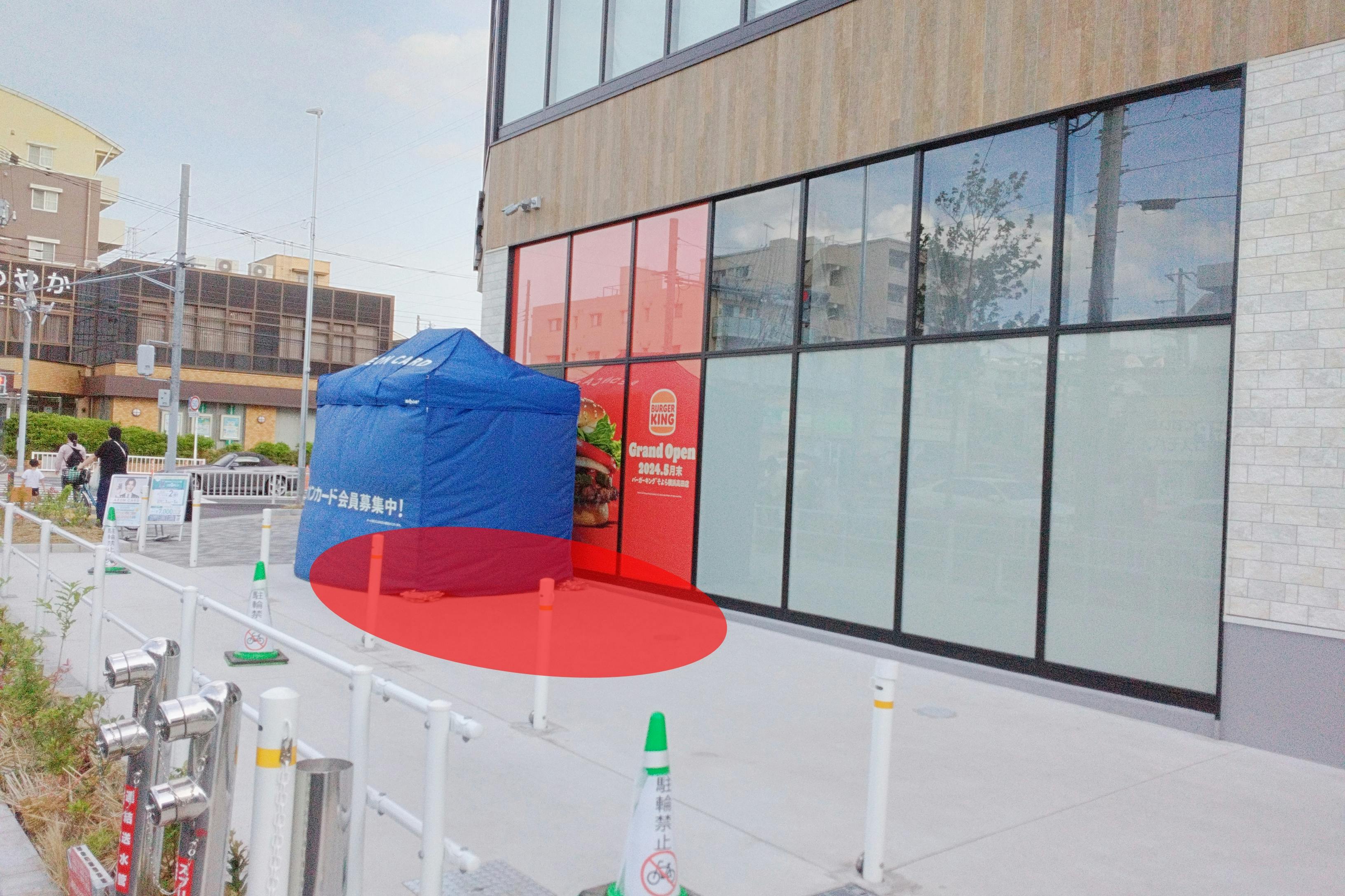 【そよら横浜高田】キッチンカーでの出店に最適な、駅前に位置した都市型ショッピングセンターの屋外スペース(館の入口側)