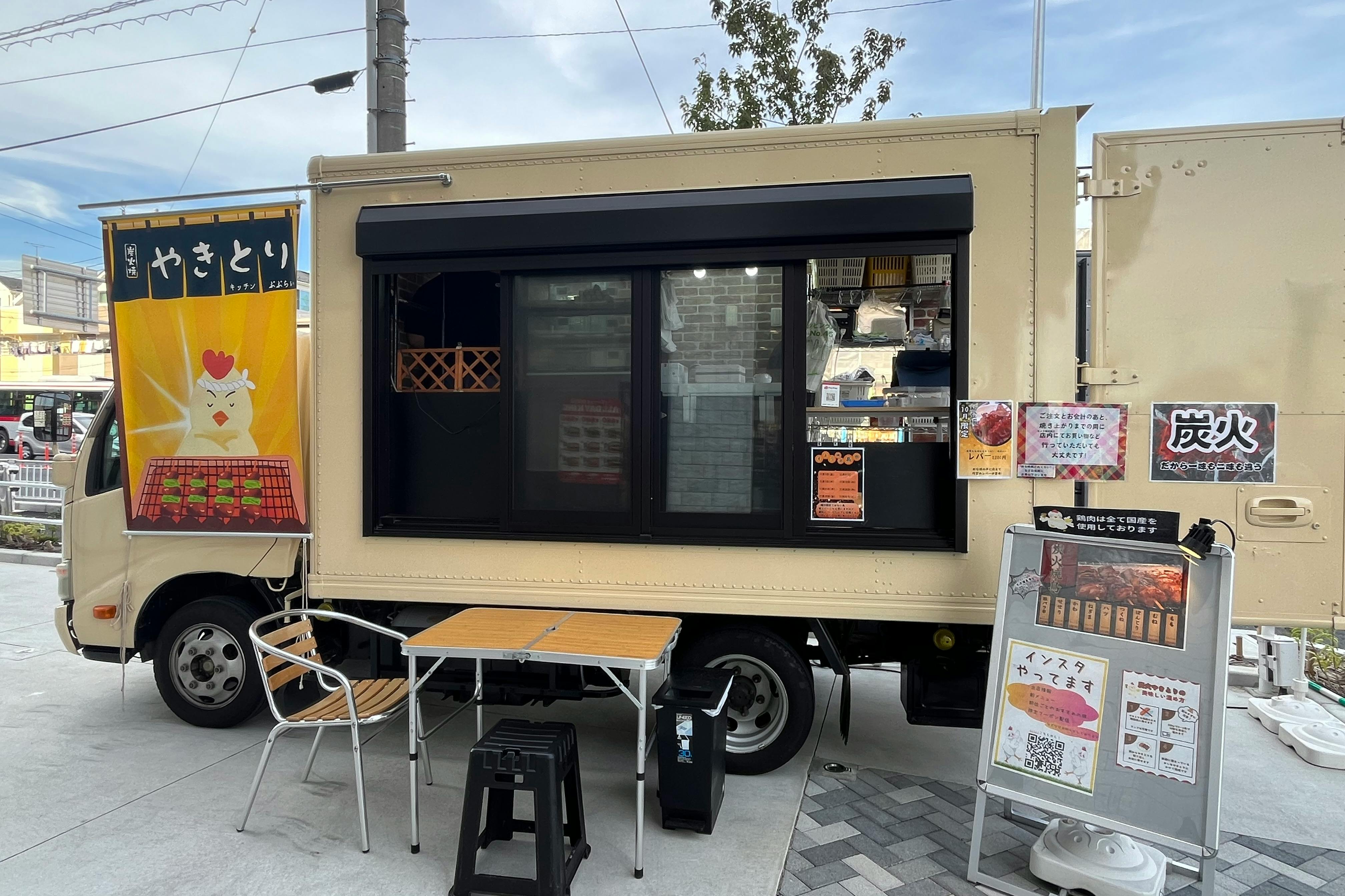 【そよら横浜高田】キッチンカーでの出店に最適な、駅前に位置した都市型ショッピングセンターの屋外スペース(館の入口側)