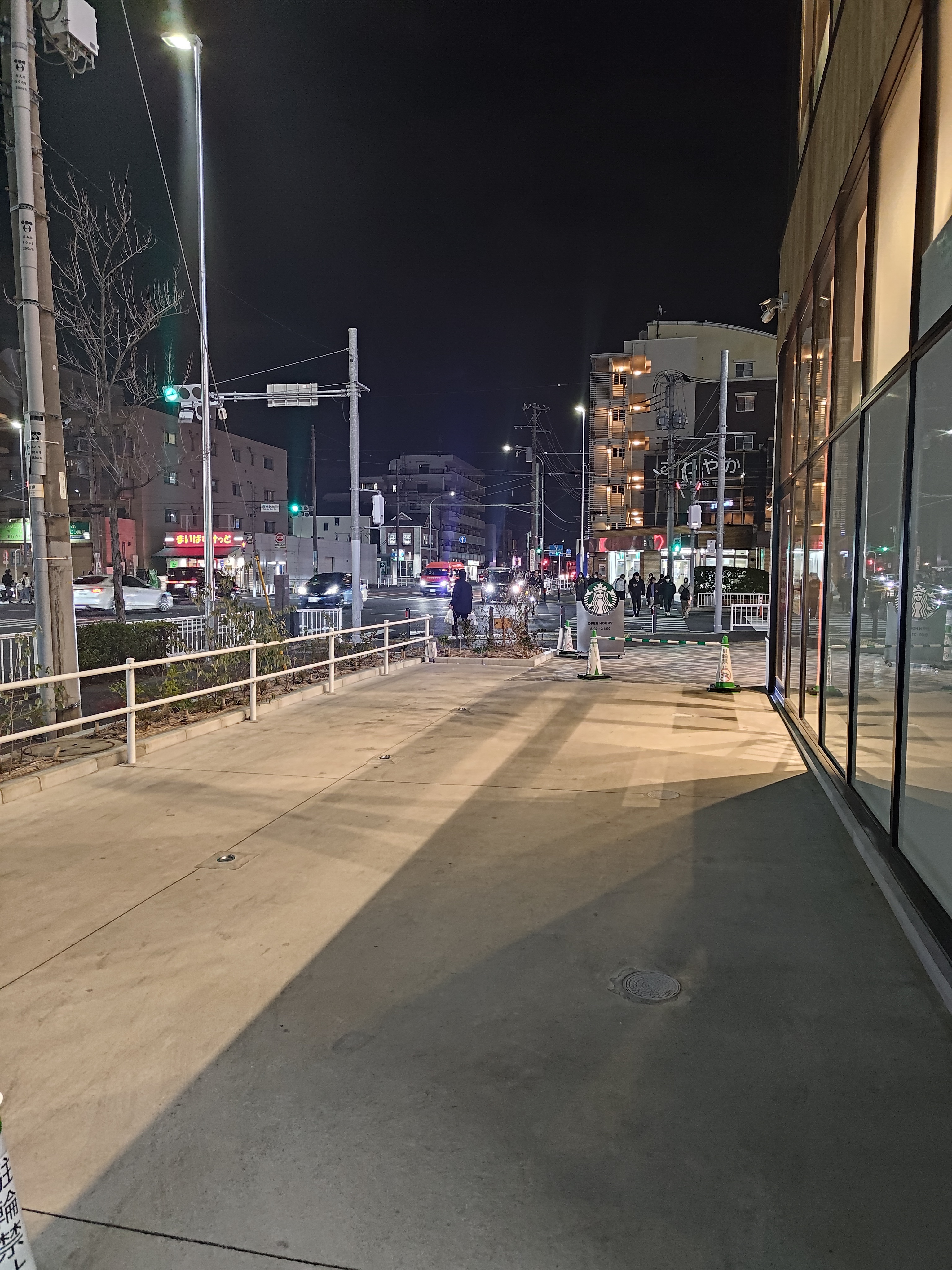 【そよら横浜高田】キッチンカーでの出店に最適な、駅前に位置した都市型ショッピングセンターの屋外スペース（館の入口側）の画像6