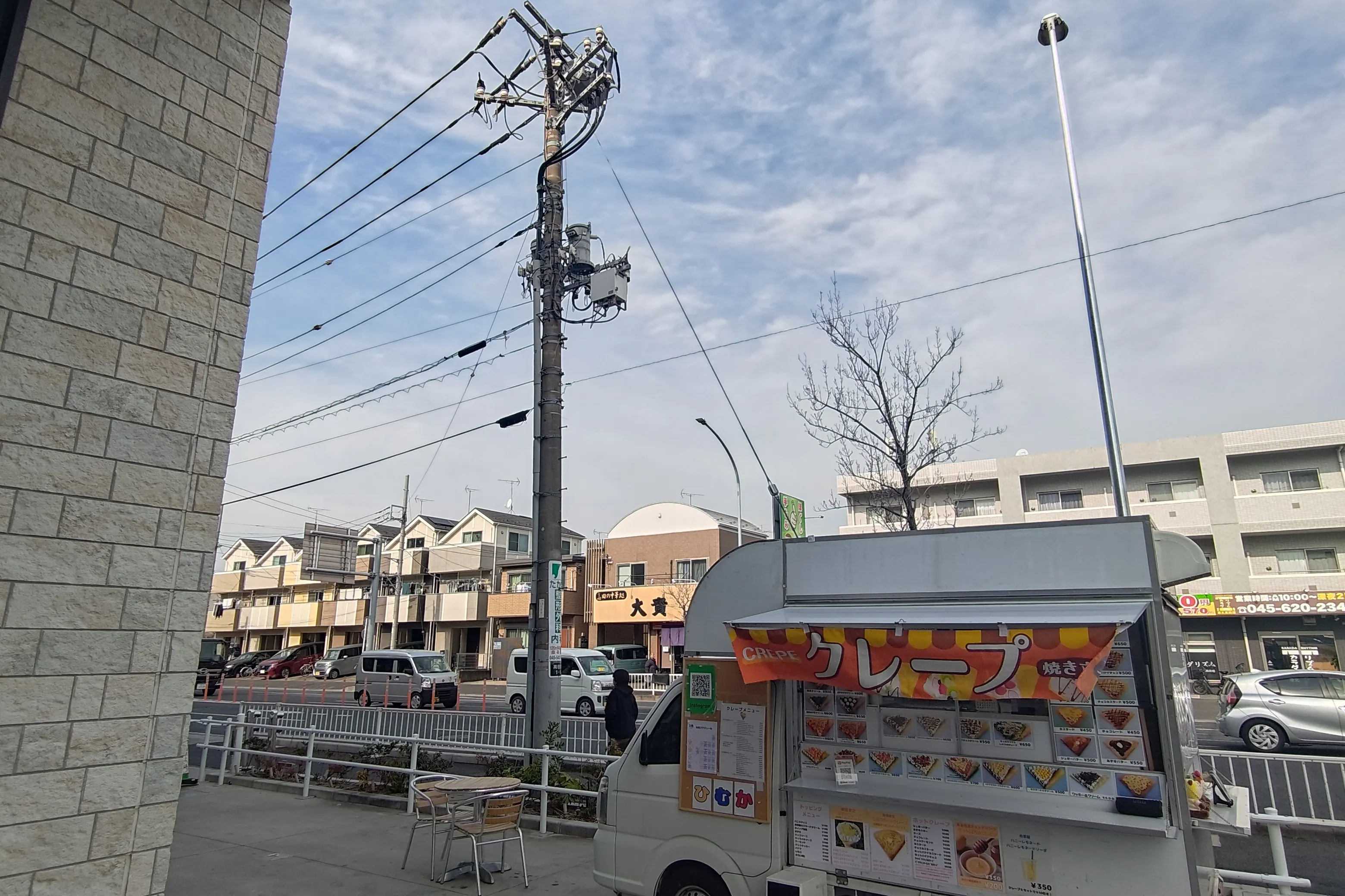 【そよら横浜高田】キッチンカーでの出店に最適な、駅前に位置した都市型ショッピングセンターの屋外スペース(館の入口側)