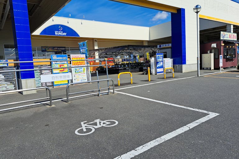 【サンデー十和田店】屋外駐車場　キッチンカーの出店に最適なホームセンター内駐車場の屋外イベントスペース