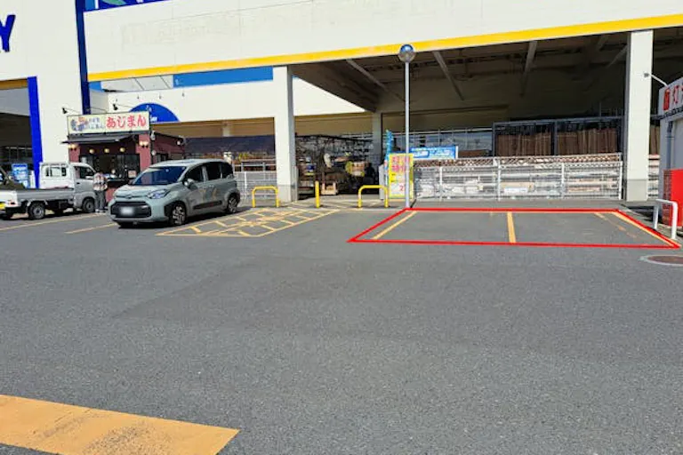 【サンデー十和田店】屋外駐車場 キッチンカーの出店に最適なホームセンター内駐車場の屋外イベントスペースの画像2