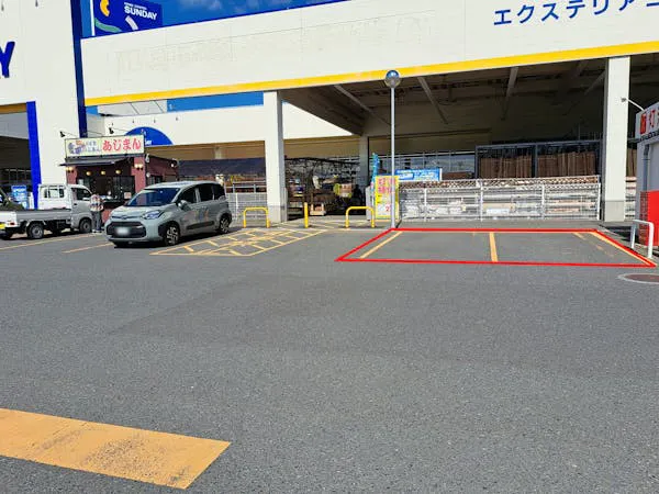 【サンデー十和田店】屋外駐車場 キッチンカーの出店に最適なホームセンター内駐車場の屋外イベントスペース