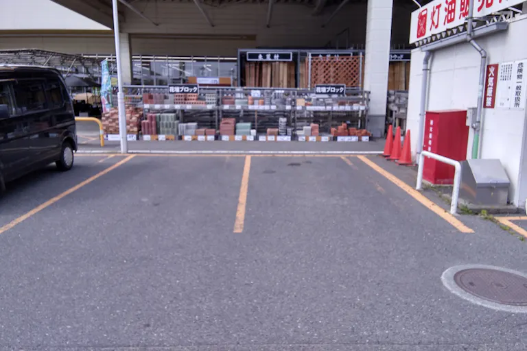 【サンデー十和田店】屋外駐車場 キッチンカーの出店に最適なホームセンター内駐車場の屋外イベントスペースの画像2
