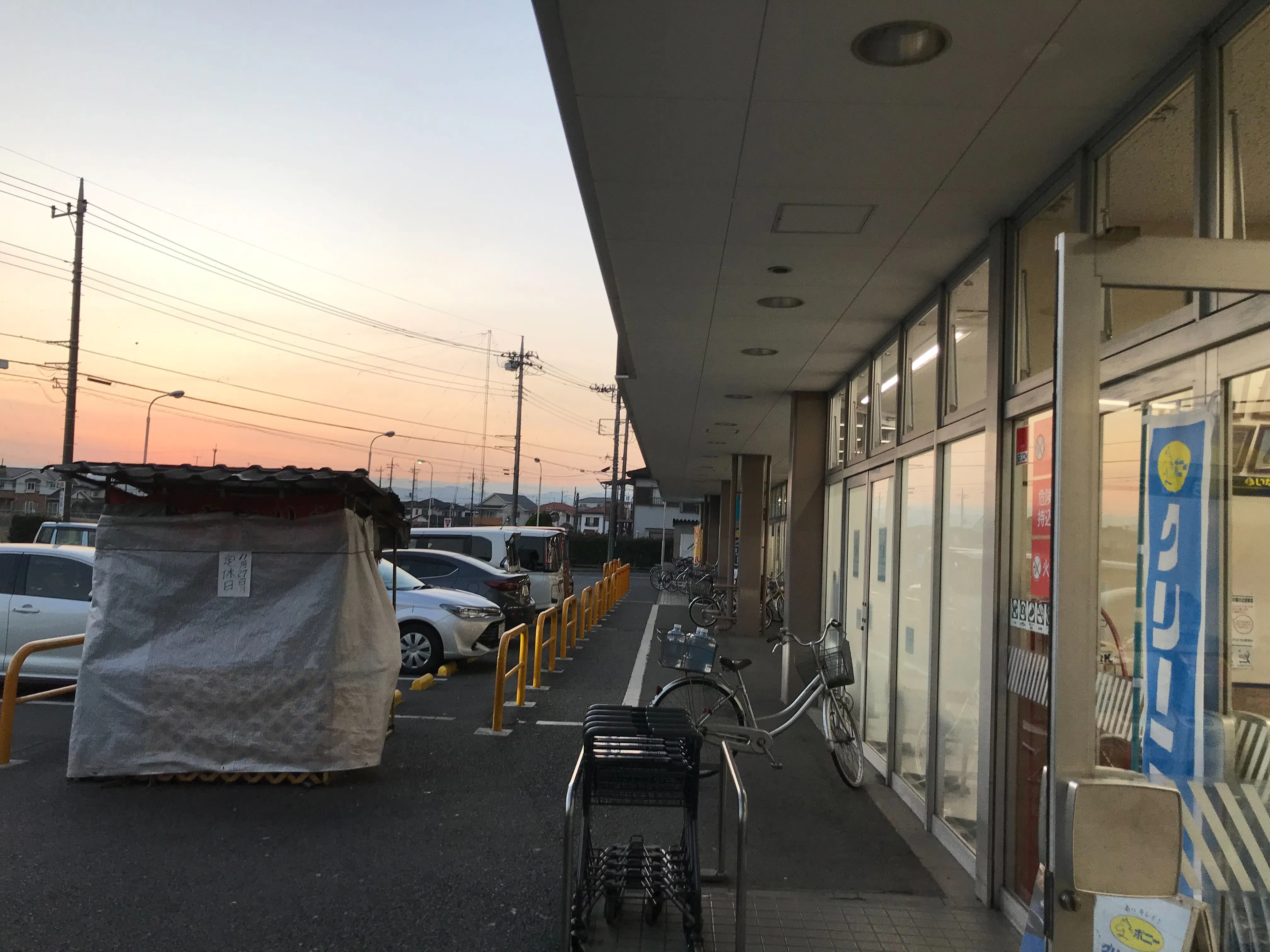 【いなげや鶴ヶ島店】各種プロモーションイベントに最適なスーパーマーケットの店頭軒下スペース