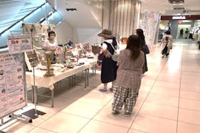 【東急プラザ戸塚】「①1F 上りエスカレーター横」ポップアップ、展示やPRイベントに適した視認性・訴求力の高いスペース