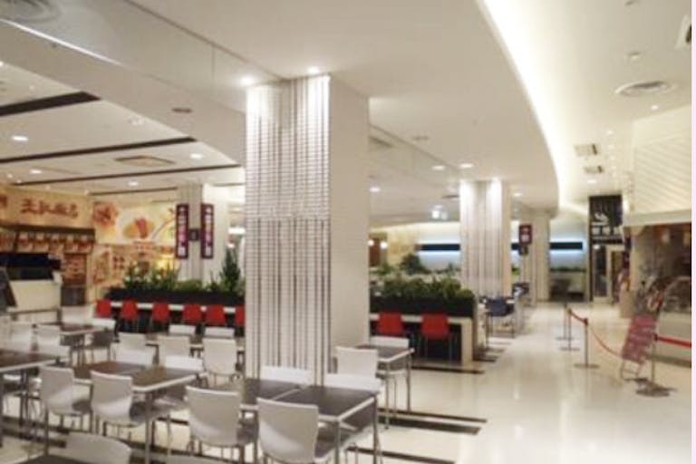 【イオンモール甲府昭和】モール内広告 フードフォレストテーブルシールの画像2