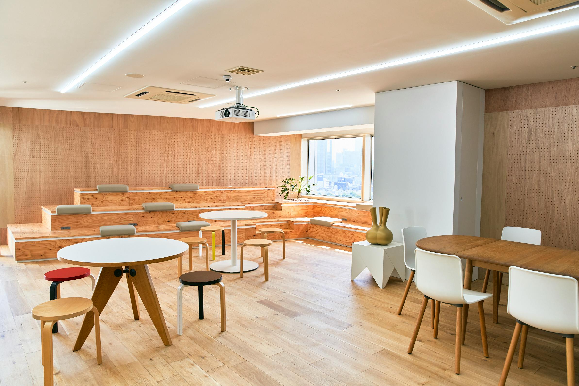 【外苑駅1分】展示会やワークショップに適した多目的レンタルスタジオスペース