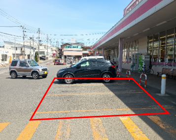 【マックスバリュ三沢大町店】お野菜売場側入口横駐車スペース キッチンカー出店に最適なスーパー店外催事イベントスペース