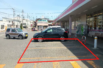 【マックスバリュ三沢大町店】お野菜売場側入口横駐車スペース キッチンカー出店に最適なスーパー店外催事イベントスペース