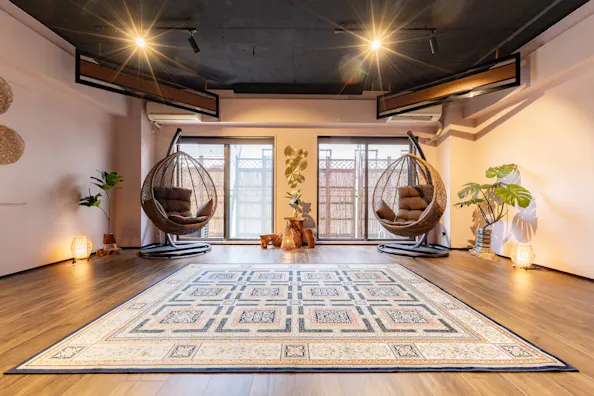 【水天宮前駅4分】ワークショップや会議に最適なバリ風の内装が特徴的なイベントスペース/プロジェクター完備