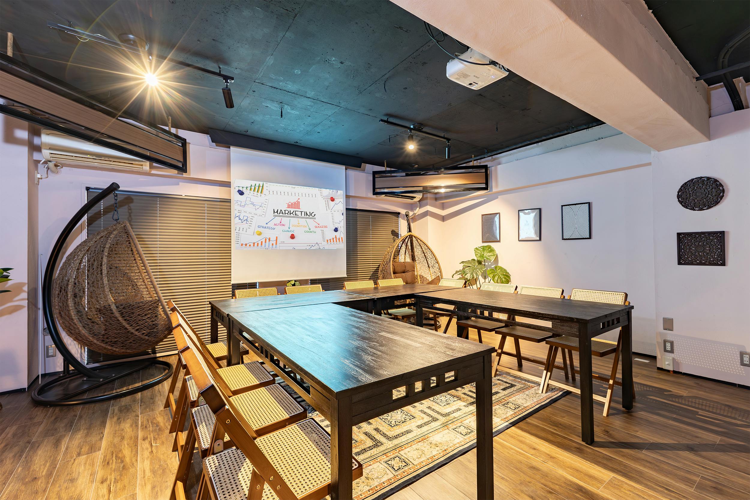 【水天宮前駅4分】ワークショップや会議に最適なバリ風の内装が特徴的なイベントスペース／プロジェクター完備