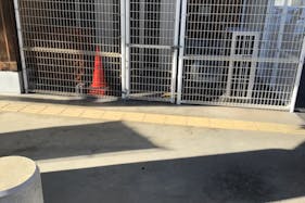 【ダイナム玉野店】キッチンカーやプロモーションに最適なアミューズメント施設のイベントスペース(出入口右)