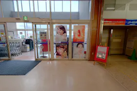 【スピナマート鞘ヶ谷店】ナフコ側入口 販促プロモーションや物販に最適なスーパー店内催事イベントスペース