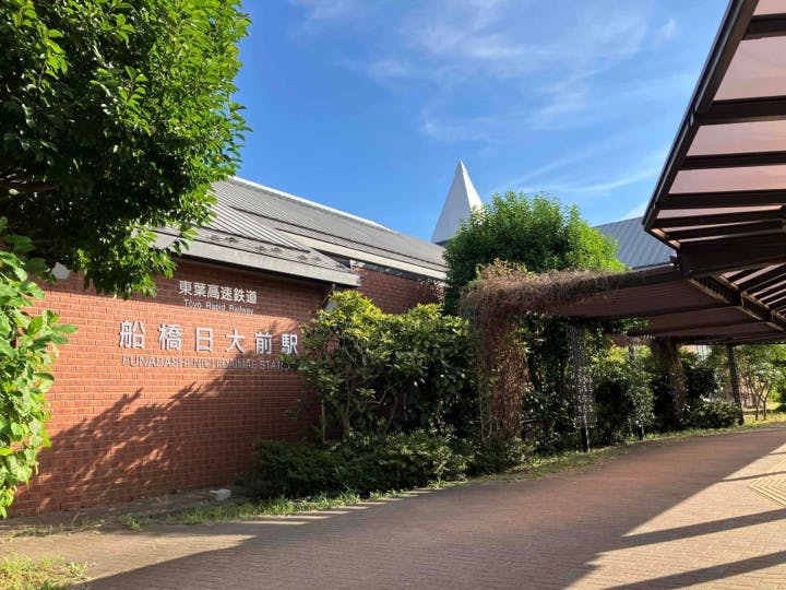 【船橋日大前駅】プロモーションや食物販に最適な人流の多い東口改札前スペース