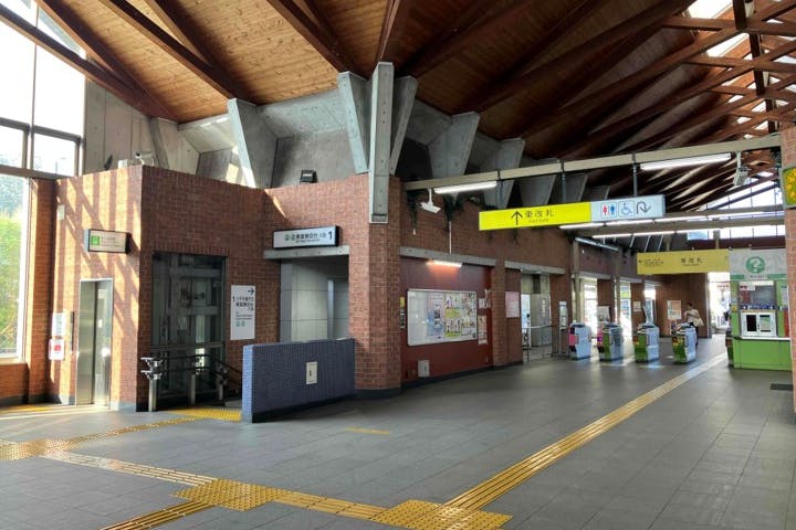 【船橋日大前駅】プロモーションや食物販に最適な人流の多い東口改札前スペース
