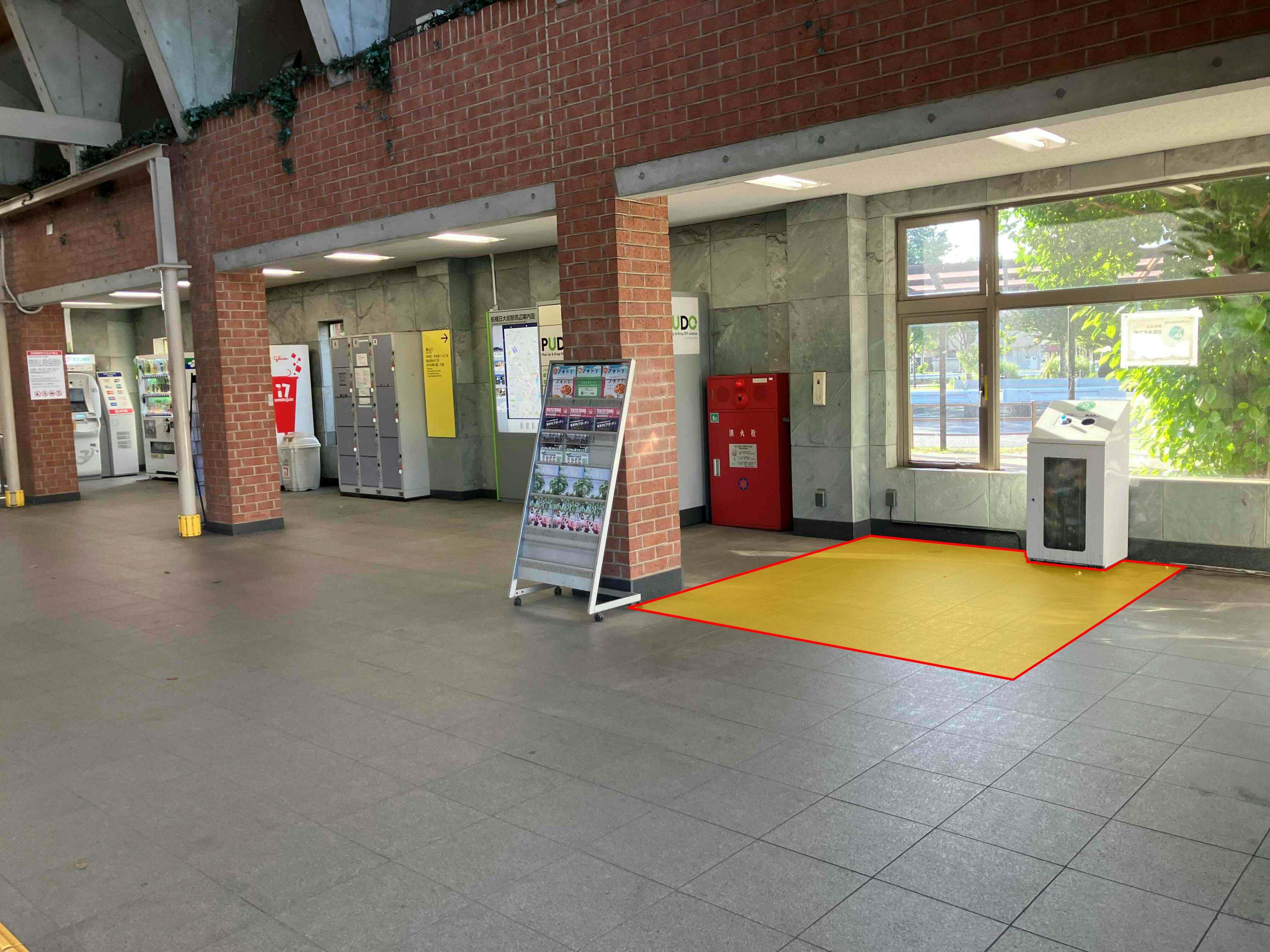 【船橋日大前駅】プロモーションや食物販に最適な人流の多い東口改札前スペース