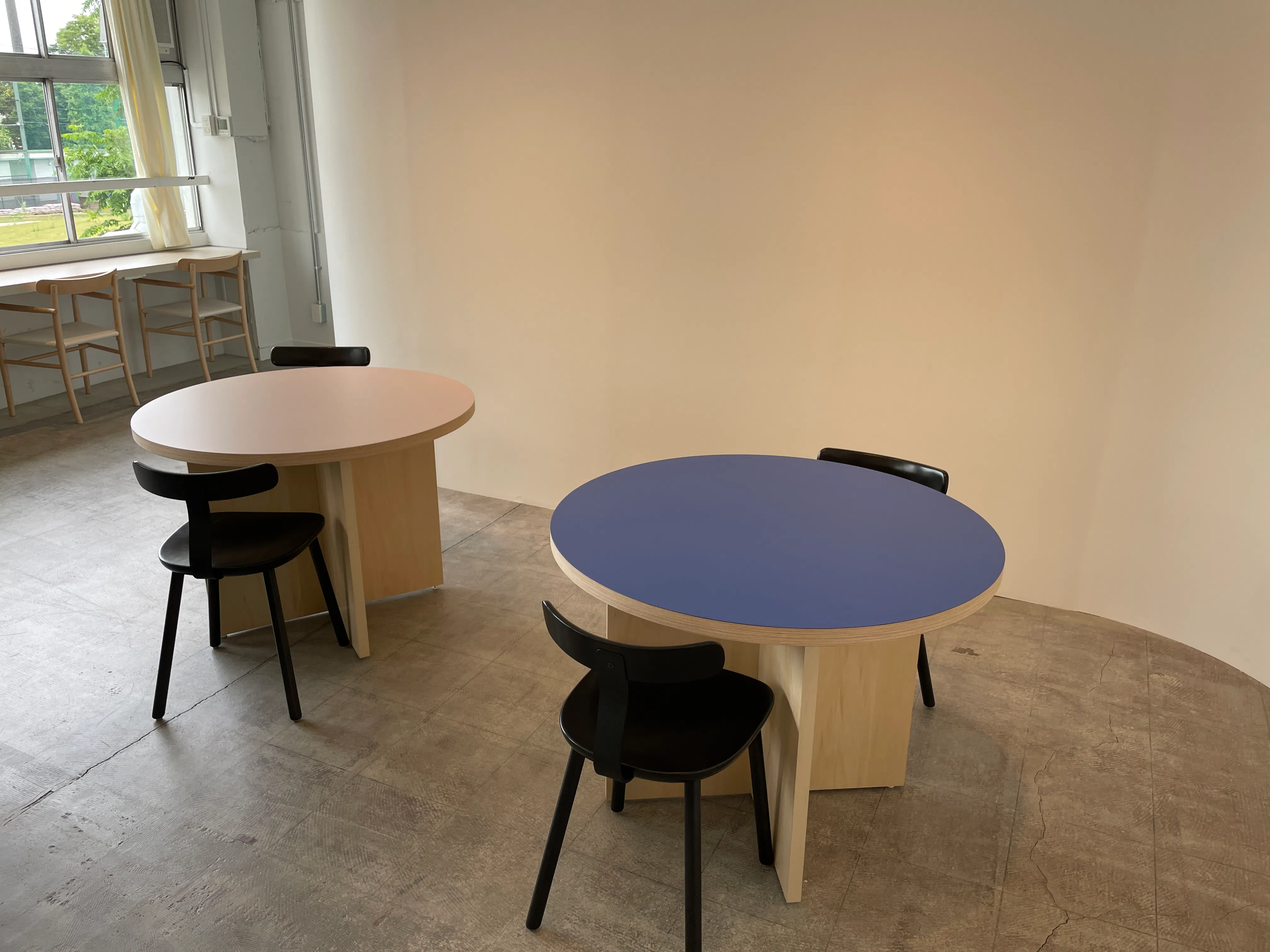 ギャラリーや展示販売会、ポップアップストアに最適なシンプルなホワイトキューブ型のイベントスペース