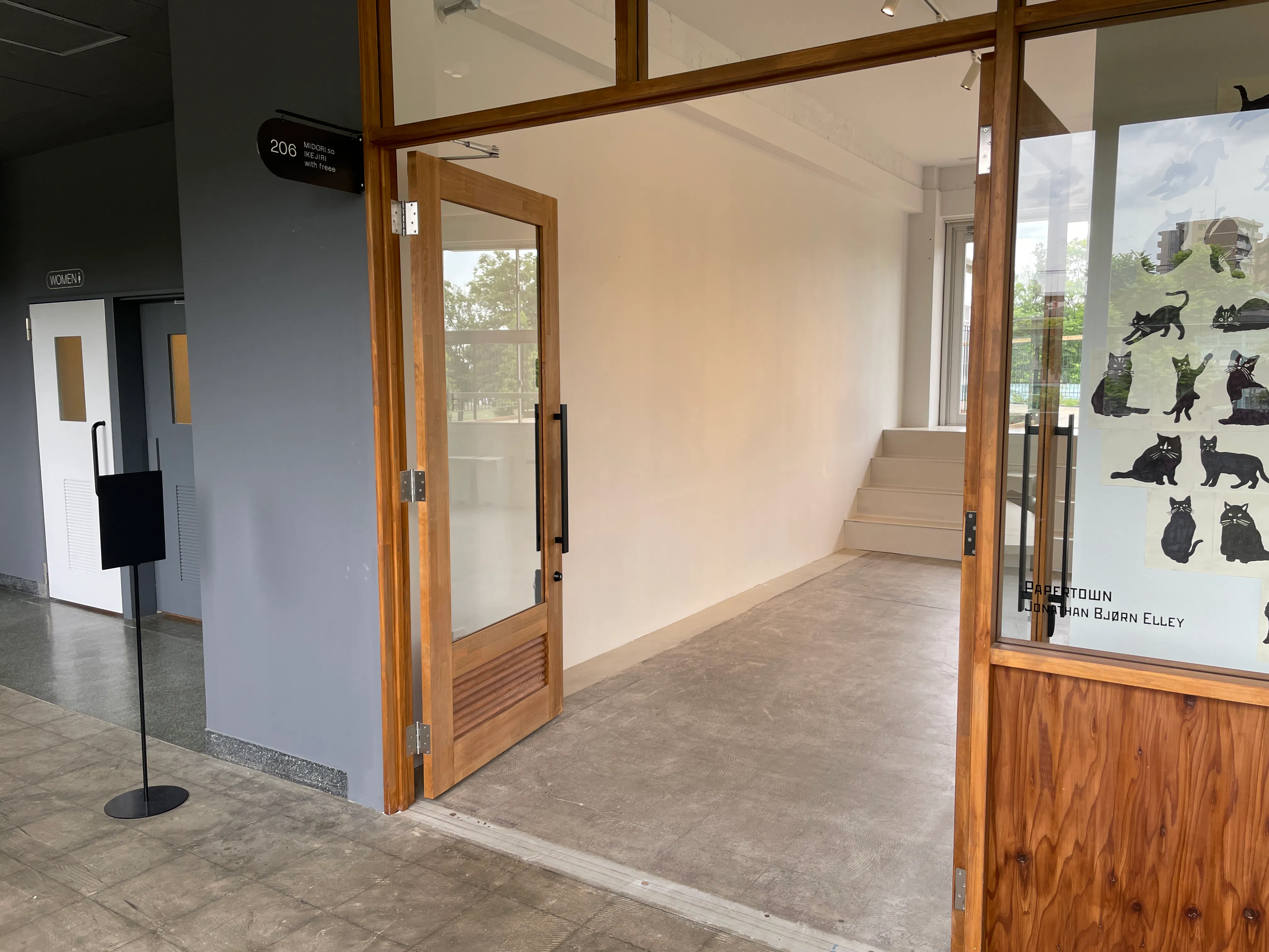 ギャラリーや展示販売会、ポップアップストアに最適なシンプルなホワイトキューブ型のイベントスペース