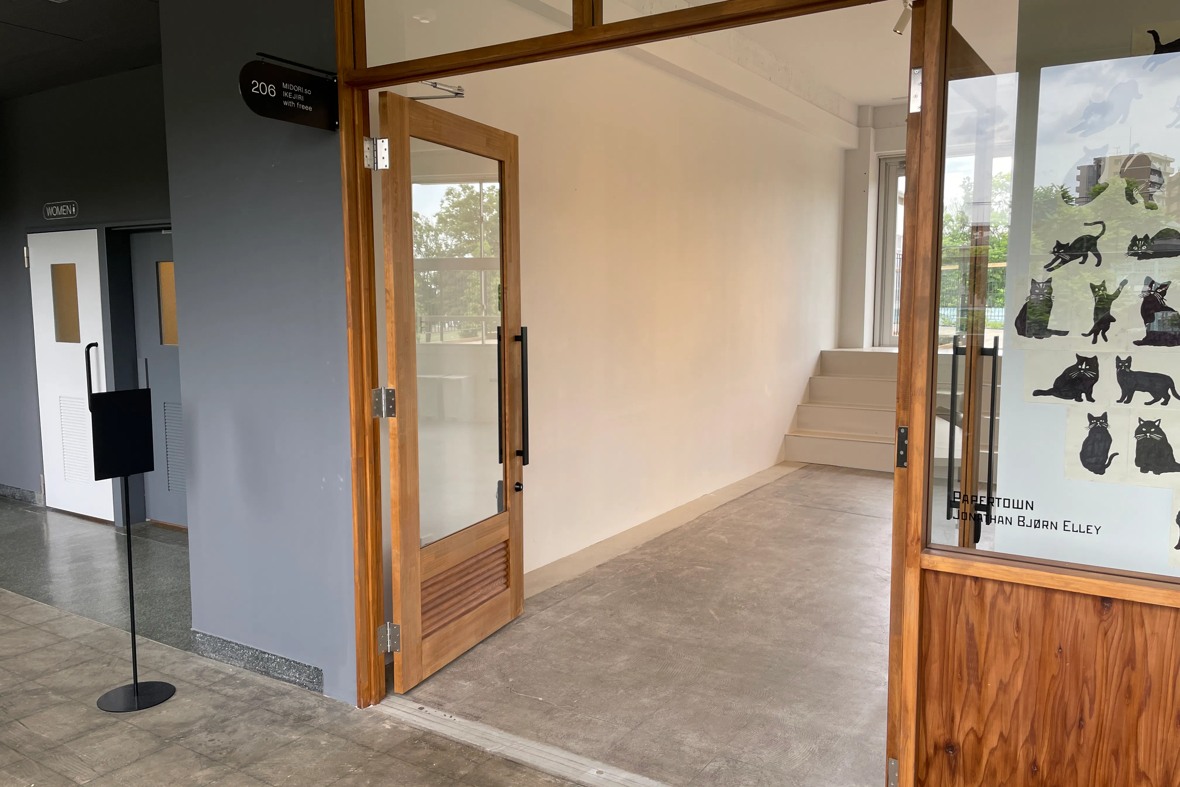 ギャラリーや展示販売会、ポップアップストアに最適なシンプルなホワイトキューブ型のイベントスペース