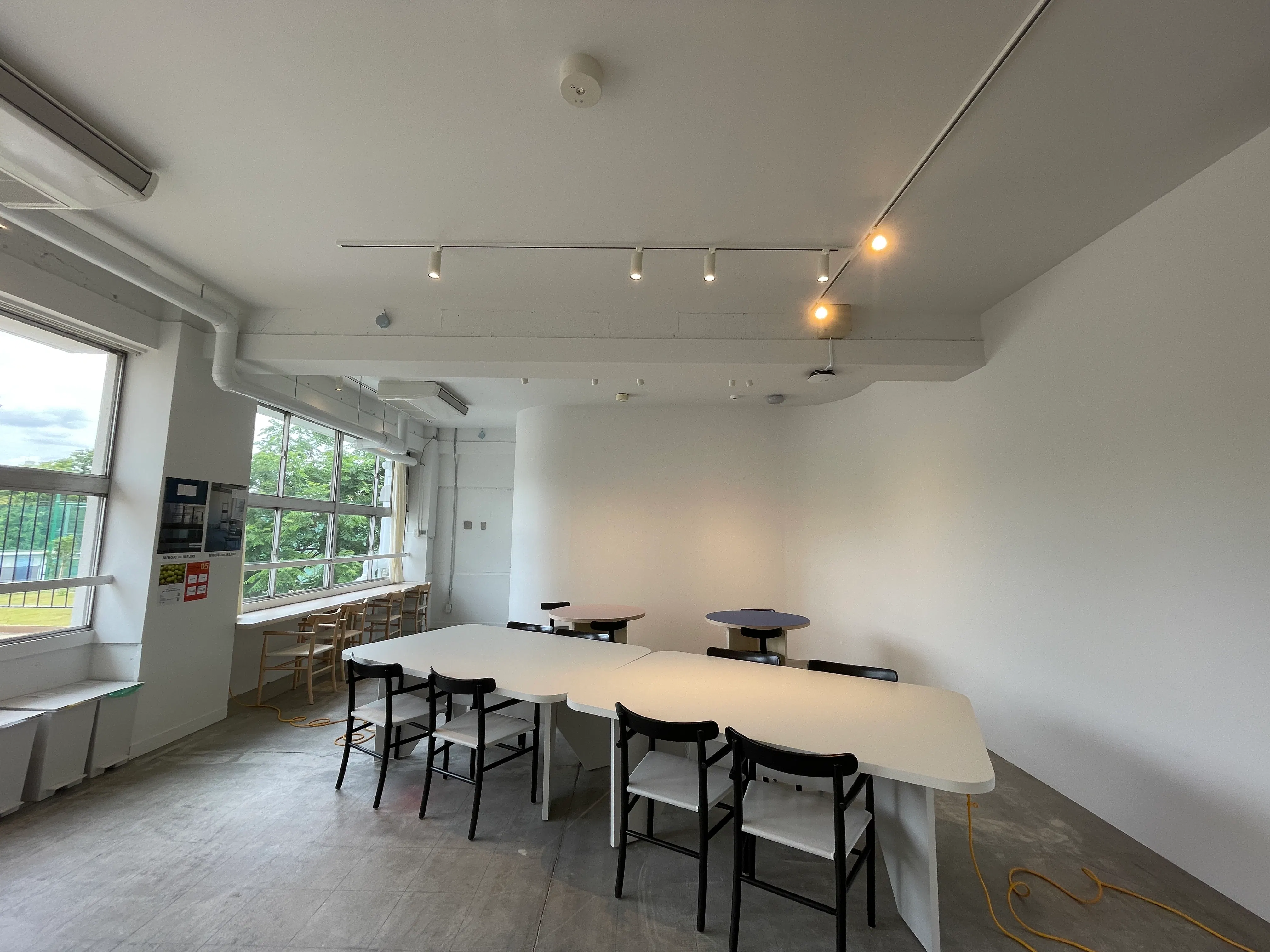 ギャラリーや展示販売会、ポップアップストアに最適なシンプルなホワイトキューブ型のイベントスペース