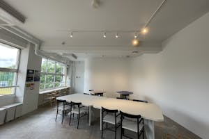 ギャラリーや展示販売会、ポップアップストアに最適なシンプルなホワイトキューブ型のイベントスペース