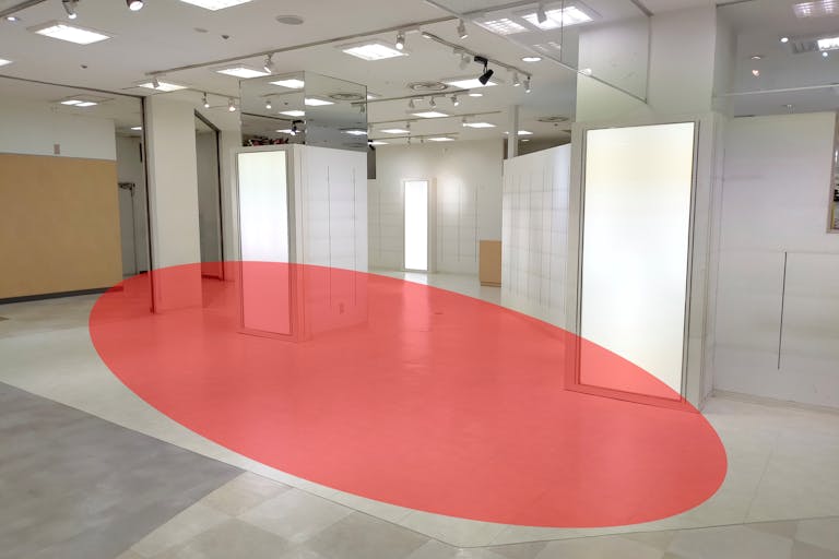 【パティオ本八幡】ファッション・アパレル関連のポップアップストアやプロモーションイベントに最適な地域密着型商業施設の1階にあるエスカレーター横のイベントスペースの画像1