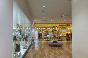 【SOCOLA南行徳】1階ユニクロとジーユーの間、知育体験型空間「あそびにっくパーク」前 物販、食物販のポップアップストアや販促プロモーションに最適なファミリー向け催事イベントスペース