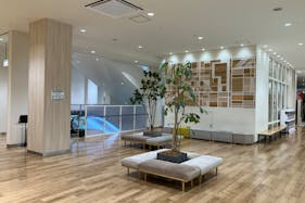 【SOCOLA南行徳】1階ユニクロとジーユーの間、知育体験型空間「あそびにっくパーク」前 物販、食物販のポップアップストアや販促プロモーションに最適なファミリー向け催事イベントスペース