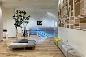 【SOCOLA南行徳】1階ユニクロとジーユーの間、知育体験型空間「あそびにっくパーク」前 物販、食物販のポップアップストアや販促プロモーションに最適なファミリー向け催事イベントスペース