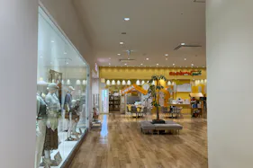 【SOCOLA南行徳】1階ユニクロとジーユーの間、知育体験型空間「あそびにっくパーク」前 物販、食物販のポップアップストアや販促プロモーションに最適なファミリー向け催事イベントスペース