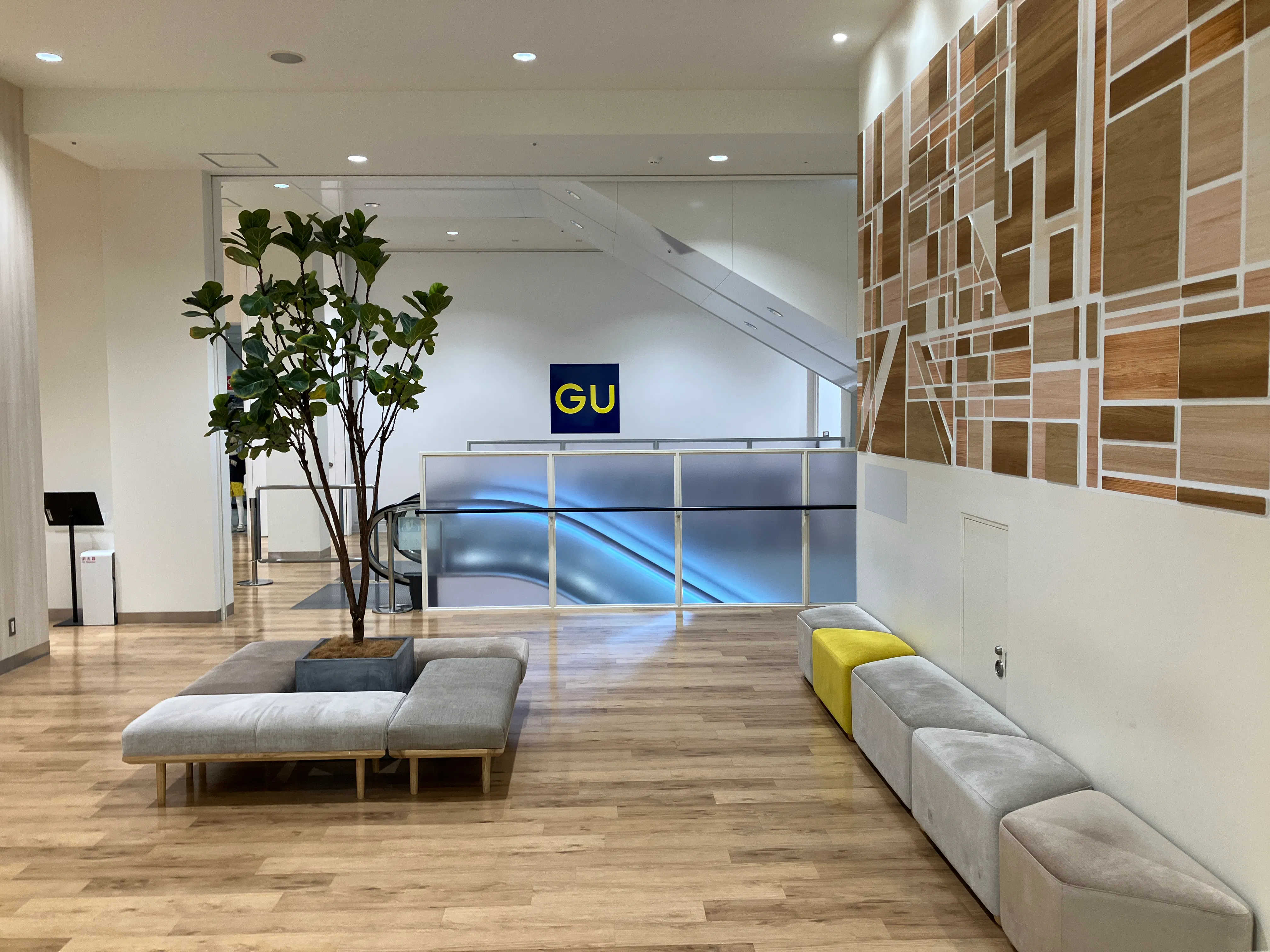 【SOCOLA南行徳】1階ユニクロとジーユーの間、知育体験型空間「あそびにっくパーク」前　物販、食物販のポップアップストアや販促プロモーションに最適なファミリー向け催事イベントスペース