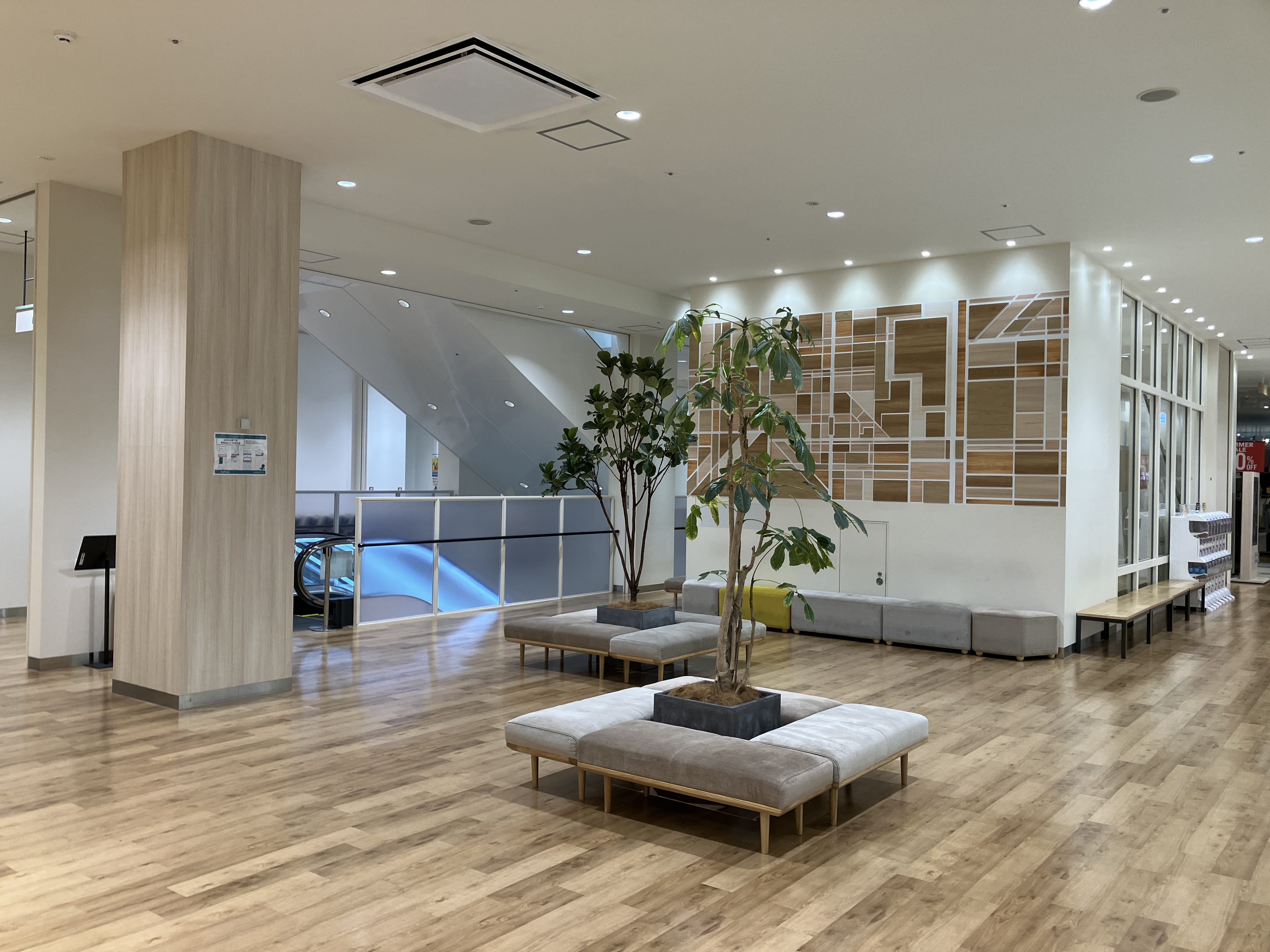 【SOCOLA南行徳】1階ユニクロとジーユーの間、知育体験型空間「あそびにっくパーク」前　物販、食物販のポップアップストアや販促プロモーションに最適なファミリー向け催事イベントスペース