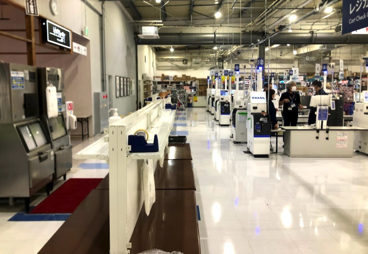 【スーパーセンタートライアル飯塚店】【店舗入口前】食物販の出店が可能なトライアルマルシェ（キッチンカー/テント・スペース）A