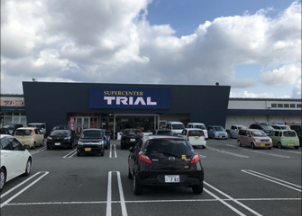 【スーパーセンタートライアル飯塚店】【店舗入口前】食物販の出店が可能なトライアルマルシェ（キッチンカー/テント・スペース）A