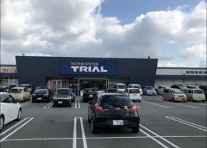 【スーパーセンタートライアル飯塚店】【店舗入口前】食物販の出店が可能なトライアルマルシェ（キッチンカー/テント・スペース）A