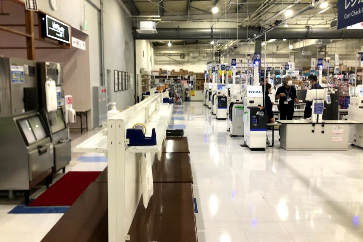 【スーパーセンタートライアル飯塚店】【店舗入口前】食物販の出店が可能なトライアルマルシェ(キッチンカー/テント・スペース)A