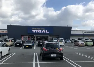 【スーパーセンタートライアル飯塚店】【店舗入口前】食物販の出店が可能なトライアルマルシェ(キッチンカー/テント・スペース)A