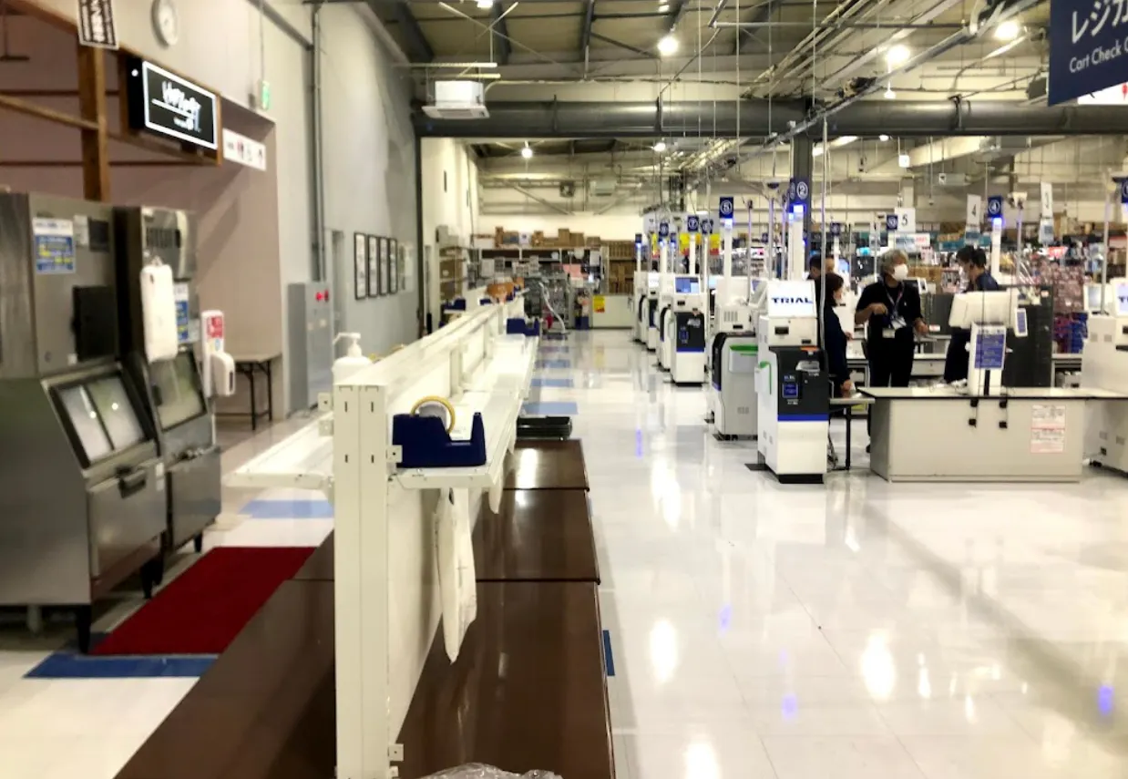 【スーパーセンタートライアル飯塚店】【店舗入口前】食物販の出店が可能なトライアルマルシェ（キッチンカー/テント・スペース）A