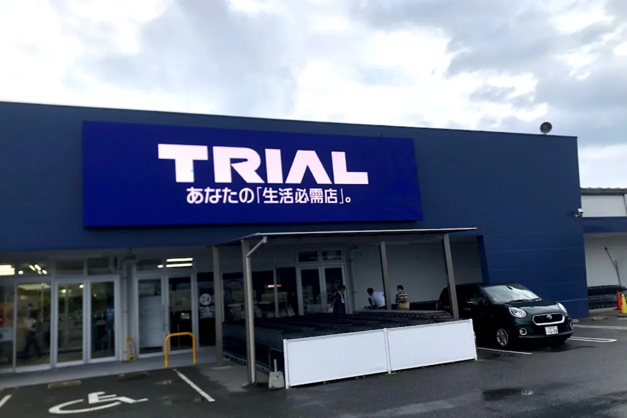 【スーパーセンタートライアル飯塚店】【店舗入口前】食物販の出店が可能なトライアルマルシェ(キッチンカー/テント・スペース)A
