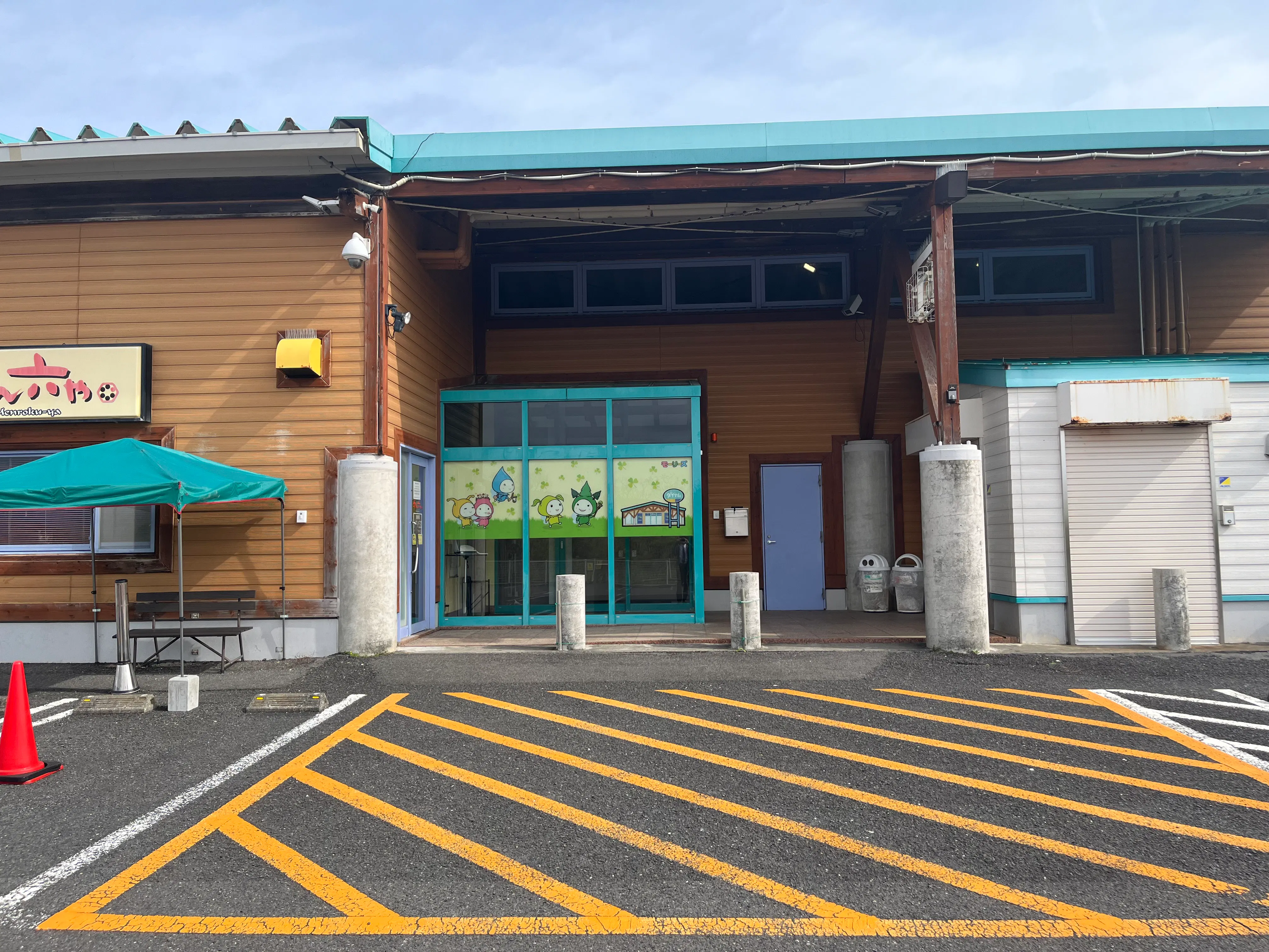 【ダイナム鹿児島指宿店ゆったり館】キッチンカー出店やプロモーションイベントに最適なアミューズメント施設のイベントスペース(めん六や側)