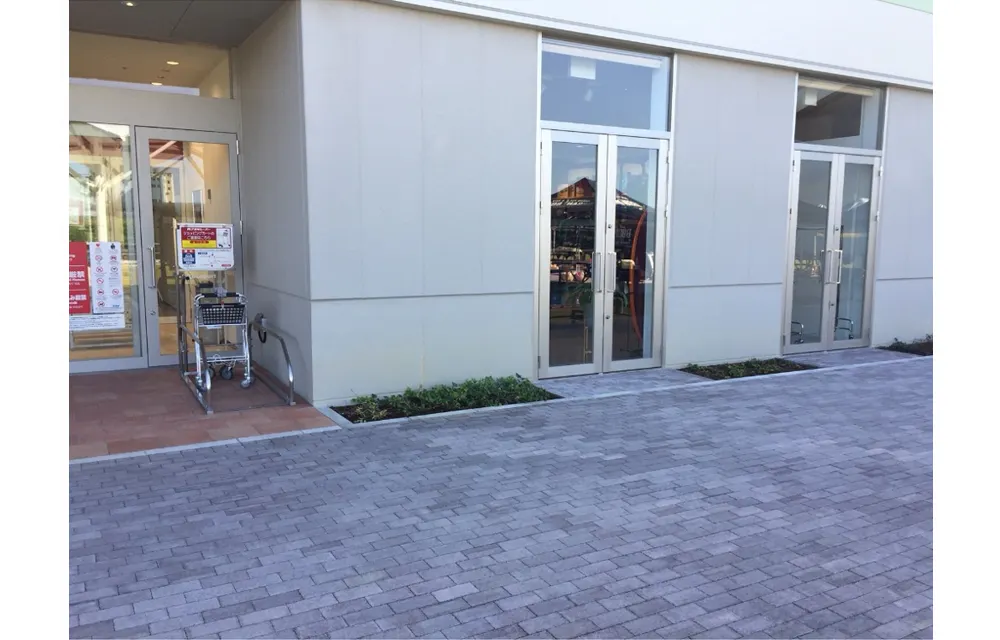 【ららぽーと名古屋みなとアクルス】1階 西エントランス横