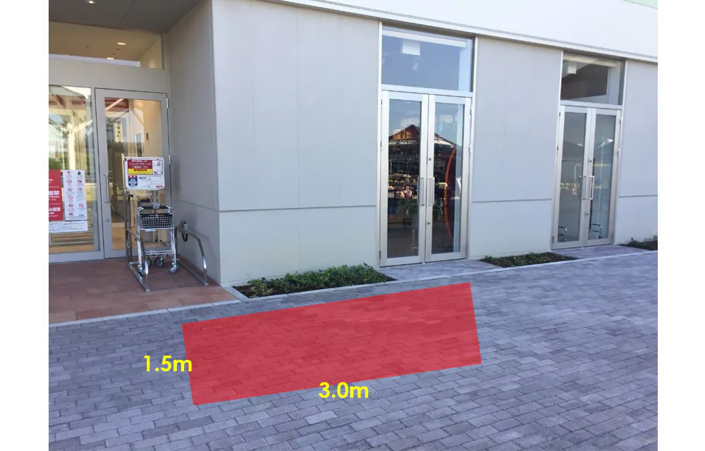 【ららぽーと名古屋みなとアクルス】1階 西エントランス横