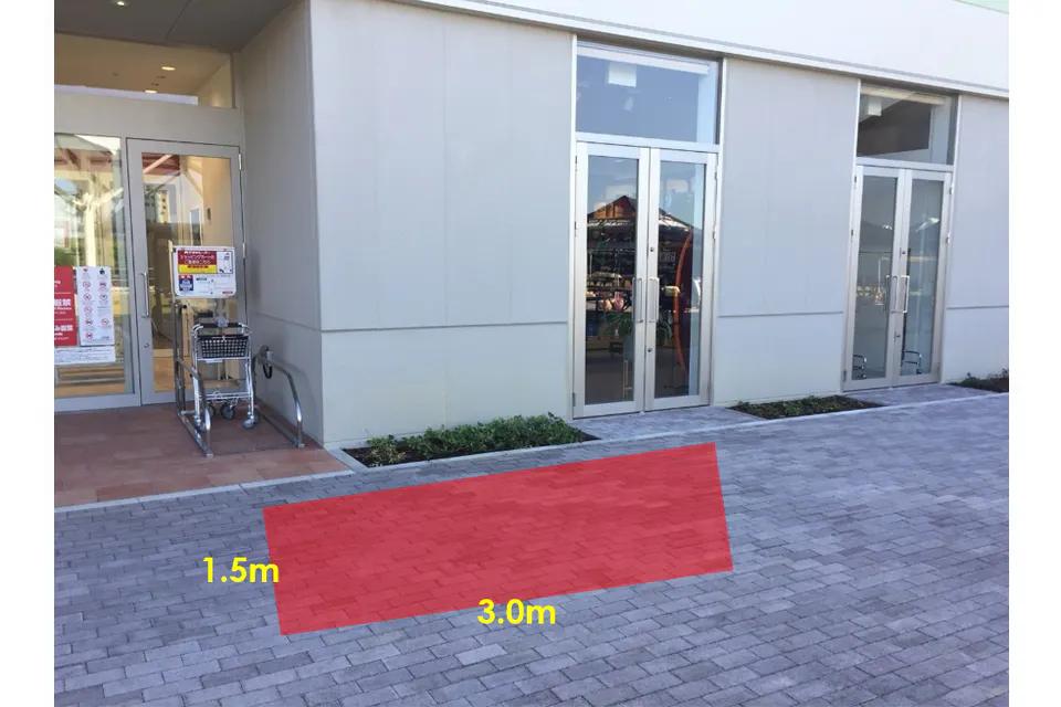 【ららぽーと名古屋みなとアクルス】1階 西エントランス横