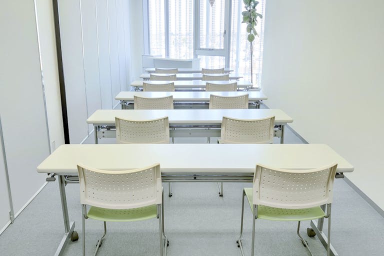 【吉祥寺駅4分】アクセス良好で清潔感のある6階貸会議室(中会議室・12名)の画像1