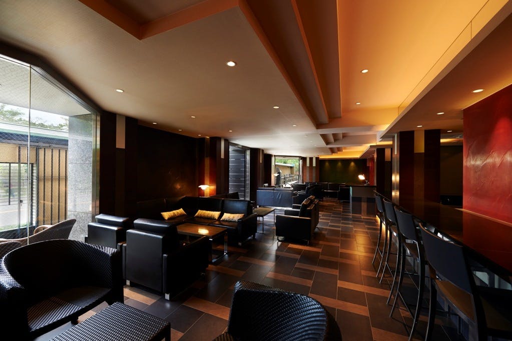 【東山駅5分】展示会や受注販売会を中心とした商用利用からセミナーや招待制パーティーまで多用途利用が可能な、観光客が多く行き交う道路に面した和邸宅イベントスペース