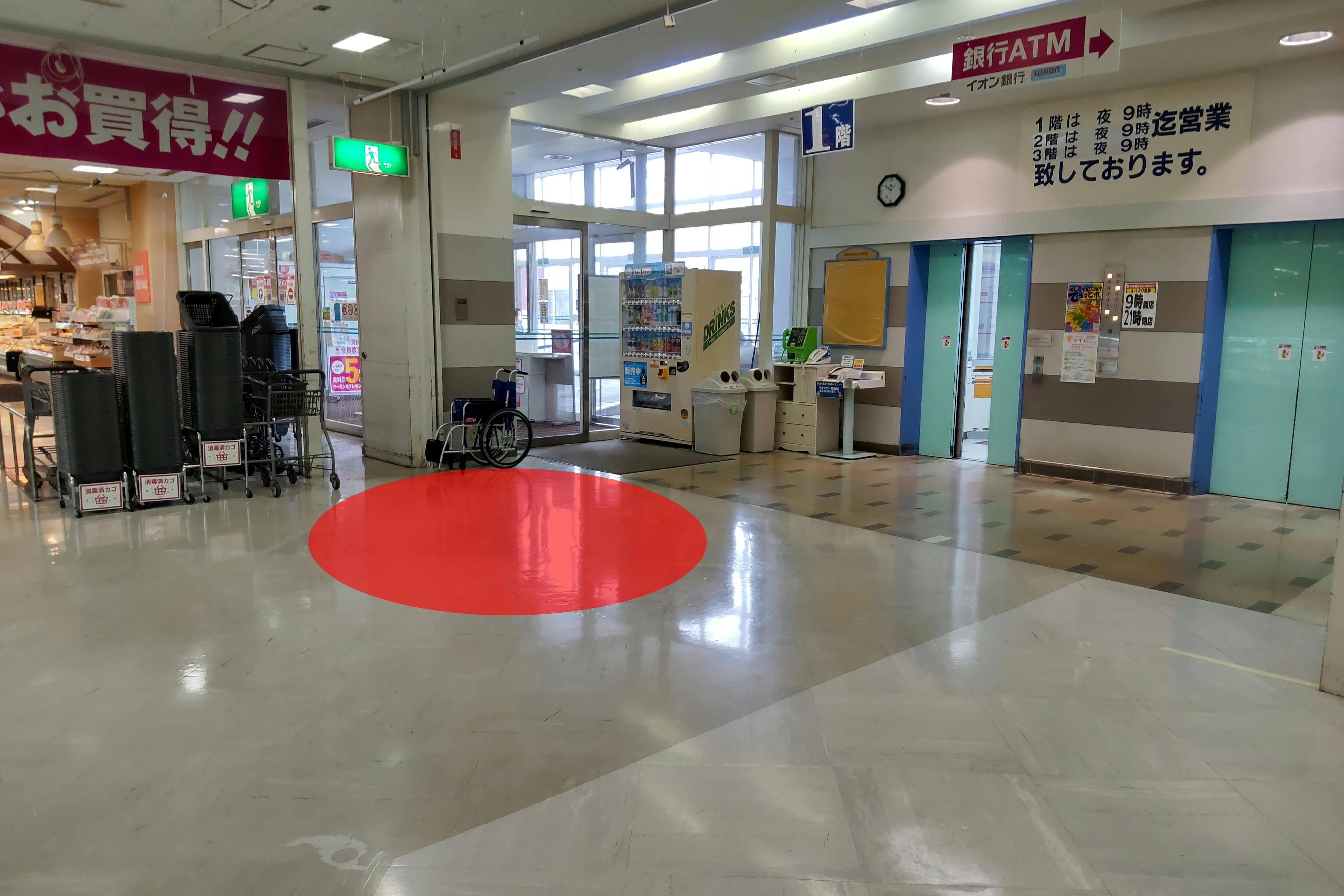 【イオン能代店】プロモーションイベントや各種物販に最適な人通りの多い1階食品売り場入口付近のイベントスペース